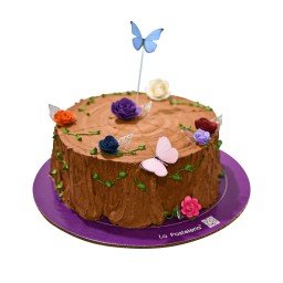 pastel de diseño tronco con flores y mariposas de papel 