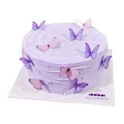 pastel lila con mariposas de pael con perlas blacas